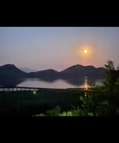 Skadar House Bobija ヴィラ